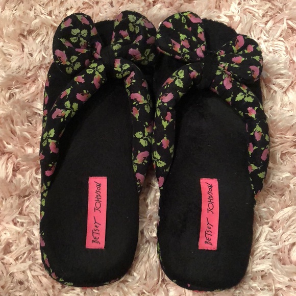betsey johnson flip flops